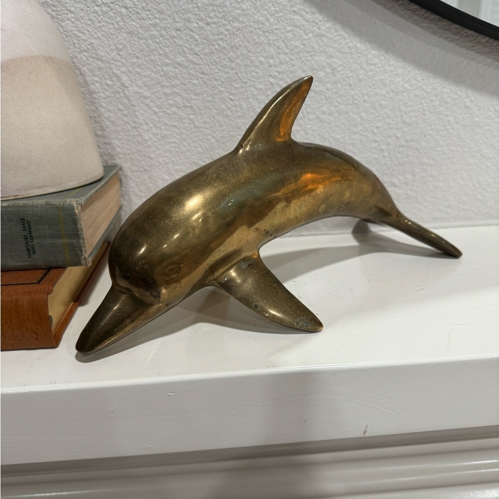 Brass‎ dolphin